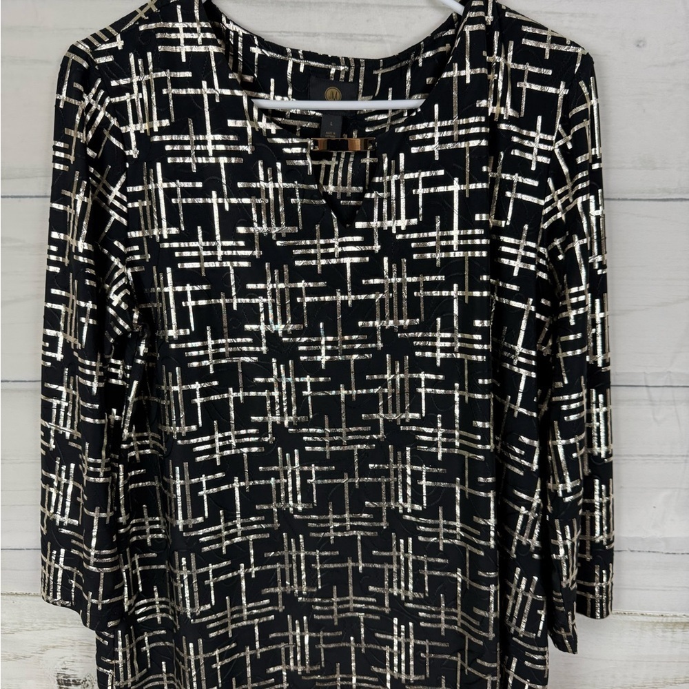 JM Collection Black and White Graphic Blouse - Picture 3 of 4